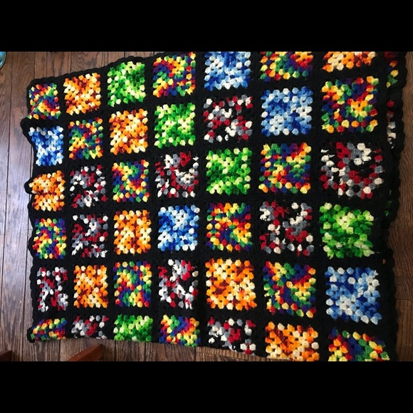 Rare Vintage 100% Wool Crochet Blanket - Picture 8 of 8
